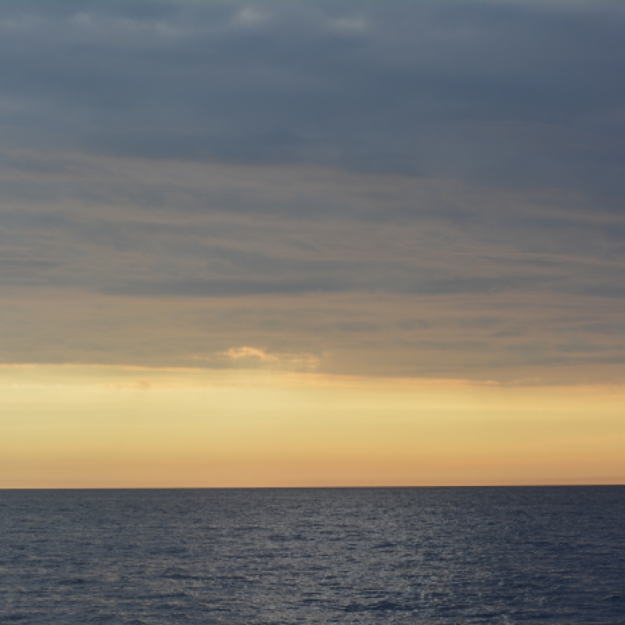 Il tramonto al largo delle Cinque Terre